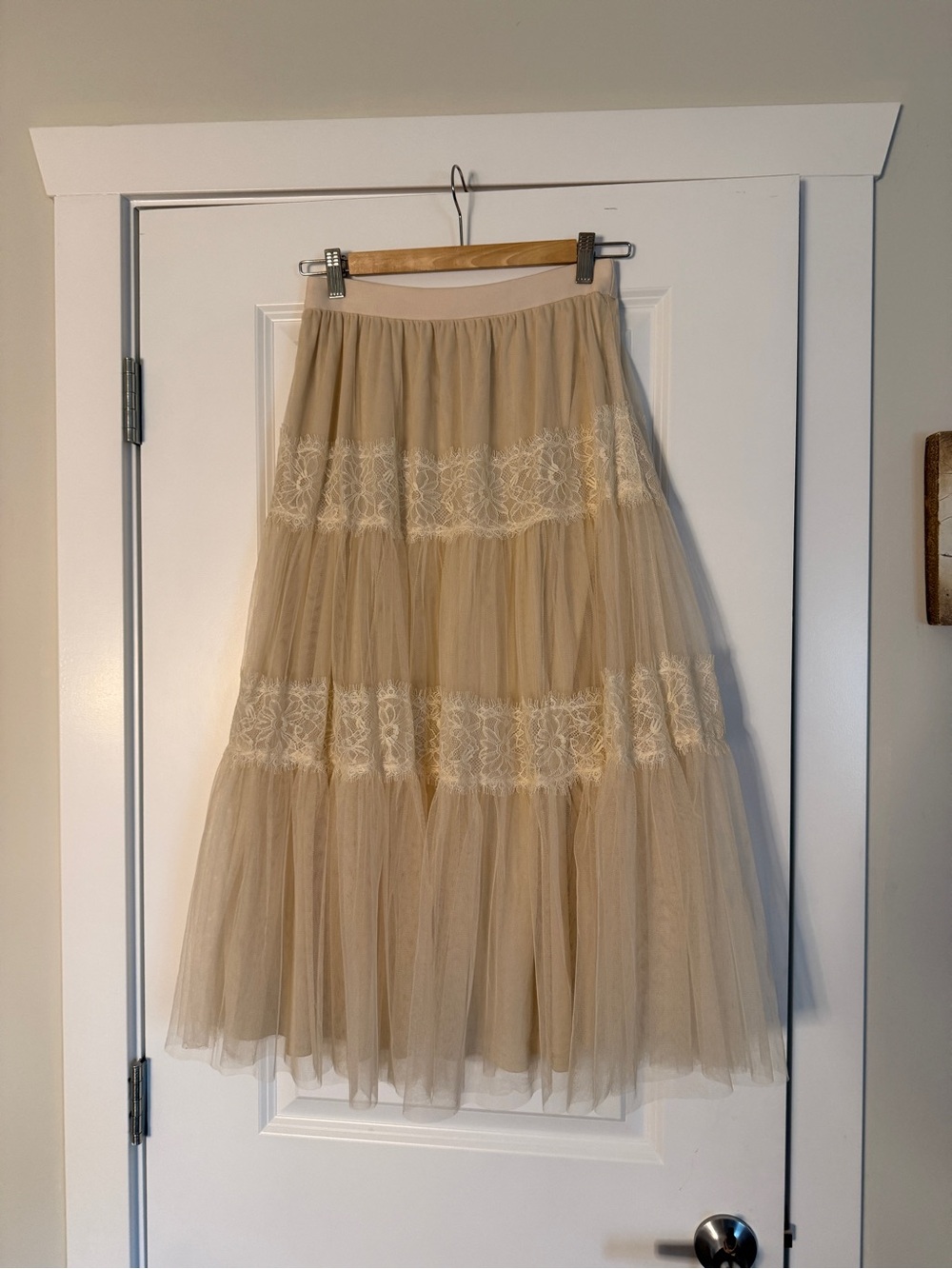 Beige Tiered Tulle Midi Skirt with Lace Trim
